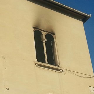 Incendio all'abbazia di Finalpia: brucia una stanza, ma avrebbe potuto prendere fuoco tutta la struttura