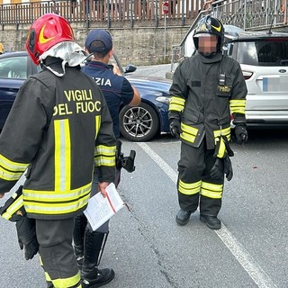 Stella San Giovanni, frontale tra due auto in via Garbarini, due feriti in codice giallo (FOTO)