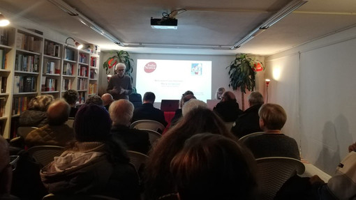 Un momento dell'incontro tenutosi ieri presso la libreria Ubik