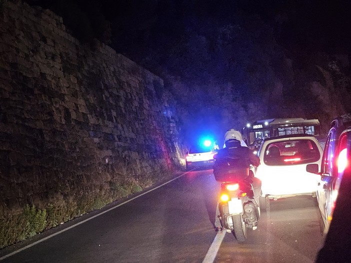 Schianto in Aurelia tra Borghetto e Ceriale: coinvolti un bus e uno scooter, tre feriti