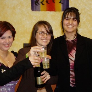 Luisa, Silvia e Valentina nel 2004 durante l'inaugurazione della &quot;Lusiva Viaggi&quot;