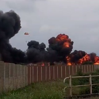 Tragedia nel torinese, si schianta un aereo delle Frecce Tricolori: morta una bimba di 5 anni