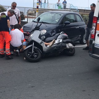 Auto contro moto, incidente davanti al circolo velico di Albissola Marina