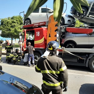 Si schianta contro una bisarca: traffico in tilt ad Albissola (FOTO E VIDEO)