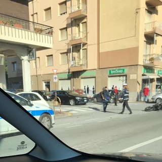 Savona, incidente in corso Vittorio Veneto: motociclista trasportato al San Paolo (FOTO)