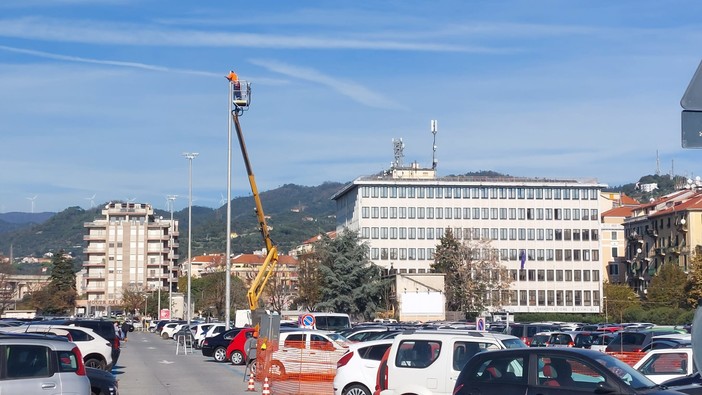 Savona, avviati i lavori per potenziare l'impianto d'illuminazione del parcheggio di Piazza del Popolo