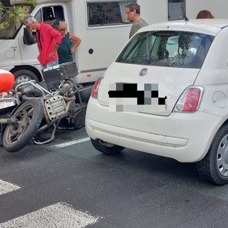 Albisola, incidente con la moto in corso Ferrari: due feriti, viabilità in tilt (FOTO)