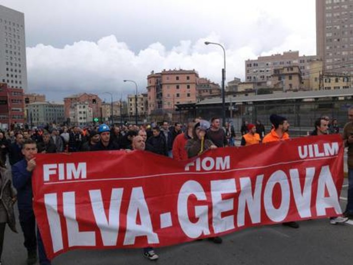 Manifestazione Ilva blocca l'allacciamento A10 Genova - Serravalle. Code e disagi