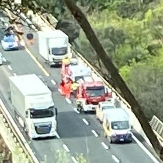 A10, tamponamento auto-furgone tra Albisola e Celle: soccorsi mobilitati, disagi al traffico