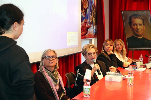 All’Auditorium del Don Bosco ad Alassio un incontro con i giovani per spiegare i meccanismi della violenza sulle donne