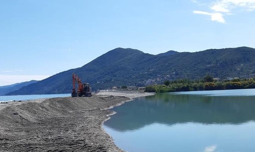 Ripascimento arenili: interrotte le attività di prelievo di rena dalla foce del fiume Centa