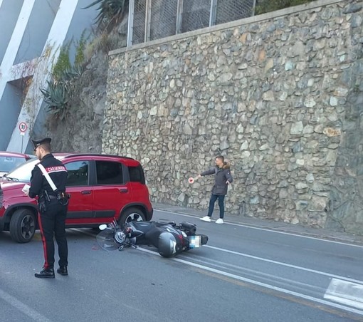 Albissola Marina, scontro auto-moto: una persona ferita, traffico bloccato