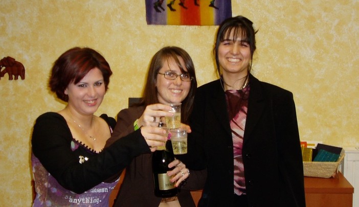 Luisa, Silvia e Valentina nel 2004 durante l'inaugurazione della &quot;Lusiva Viaggi&quot;