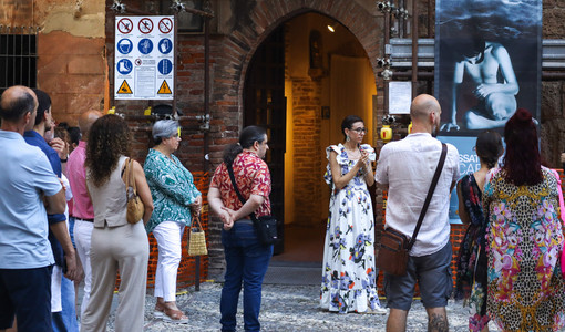 Successo per l'inaugurazione della mostra di Oscar Pelosi ad Albenga