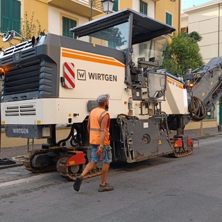 Ripristino asfalti ad Albenga: lavori in corso (FOTO)