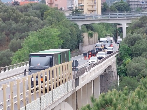 Tamponamento tra due mezzi in A10 all'altezza di Celle: un ferito, traffico paralizzato