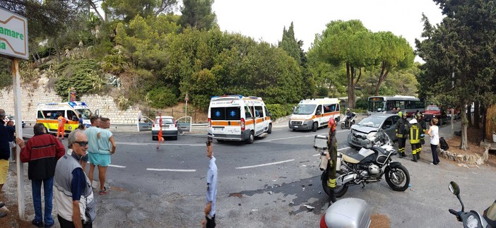 Grave incidente ad Andora sulla via Aurelia,feriti trasportati al Santa Corona