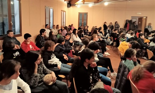 Ortovero: grande successo per la giornata dedicata al Pigato con i laboratori didattici e l’incontro con l’attore Pino Petruzzelli presentato dal giornalista Claudio Porchia