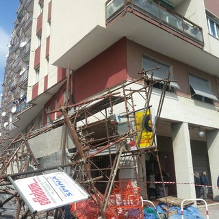 Savona, tragico infortunio sul lavoro in via Nizza: aperta un'inchiesta, indagini in corso sulle cause del crollo