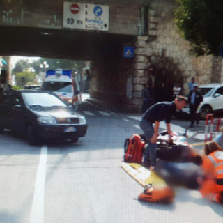 Auto contro moto in via Colla a Celle Ligure, ferito un 49enne