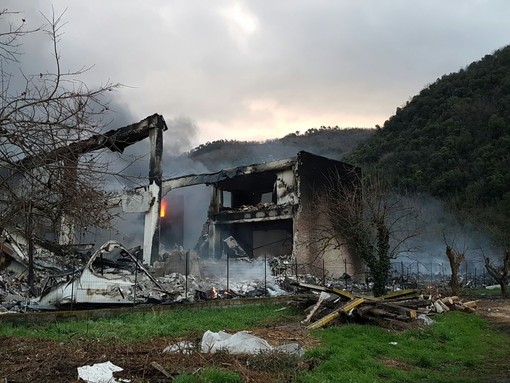 Potrebbe esserci un noto imprenditore dietro il rogo del rimessaggio camper di Ortovero