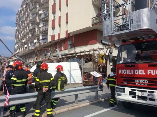 Savona, infortunio sul lavoro in via Nizza: restano gravi le condizioni dell'operaio