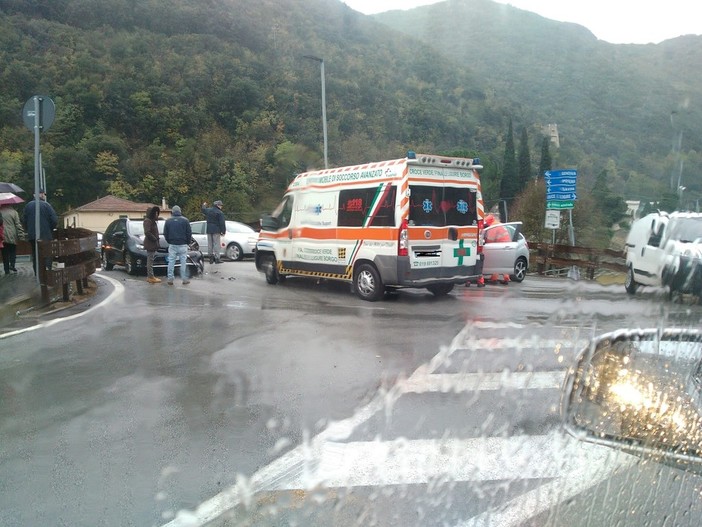 Incidente stradale a Finalborgo: disagi alla viabilità (FOTO e VIDEO)