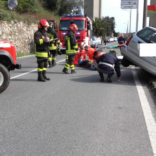 Autovettura esce di strada tra Pietra Ligure e Tovo San Giacomo