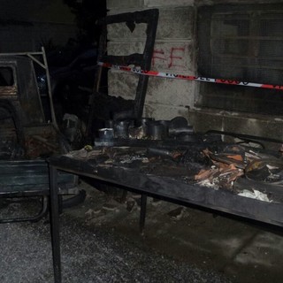 Fumo in un magazzino a Toirano, incendio subito spento: nessuno evacuato (FOTO)