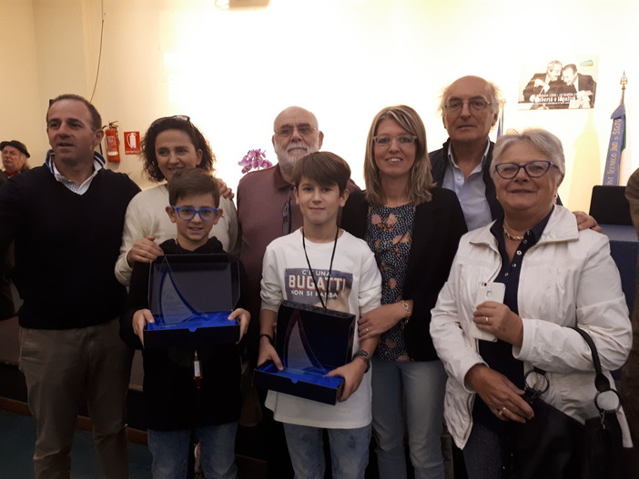 Due alunni del plesso scolastico di Zuccarello premiati al concorso letterario dell'Associazione &quot;U leudo&quot; in occasione della giornata dei nonni