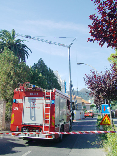 Loano operaio cade da un'impalcatura e si frattura una gamba