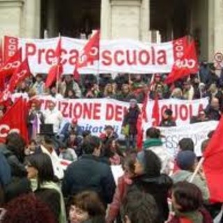 Cobas della scuola, presidio-conferenza stampa davanti a Palazzo Tursi