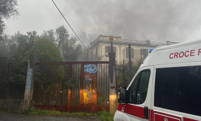 Fumo dall'ex Ospedale Marino Piemontese di Loano: mobilitati i soccorsi