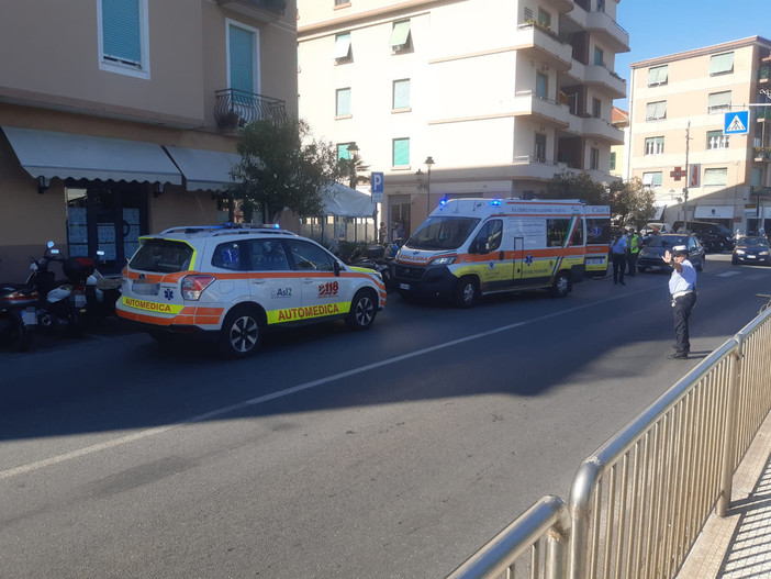 Albissola Marina, colpito da un'auto mentre si trovava in bici sull'Aurelia: un giovane ricoverato al San Paolo (FOTO)