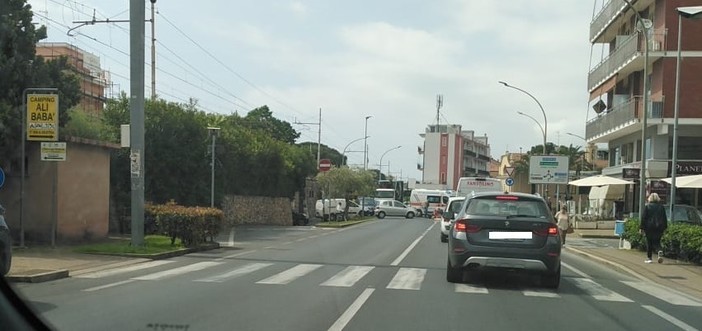 Ceriale, ancora un incidente sulla via Aurelia: scontro tra bici e auto, ciclista al Santa Corona