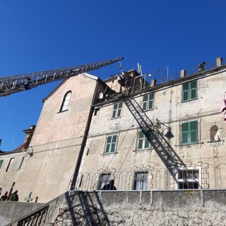 Varazze: una messa per la chiesa di Alpicella colpita dall'incendio