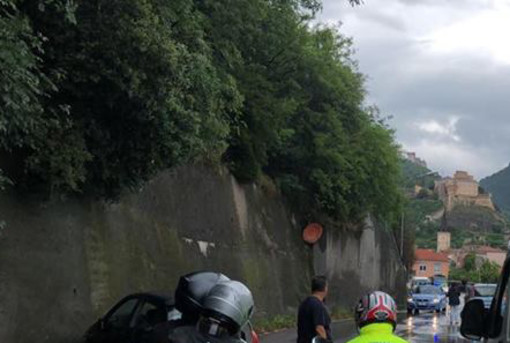 Asfalto scivoloso: incidenti sulla strada per Finalborgo e a Capo Noli