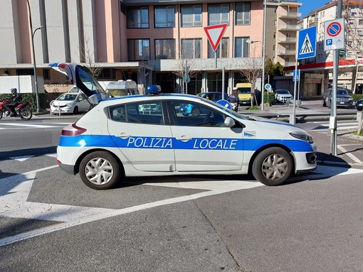 Savona, investimento pedonale in Corso Tardy e Benech: polizia locale sul posto (FOTO)