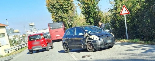 Carcare, incidente in via Nazionale: due mezzi coinvolti