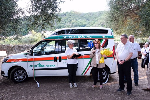 Albisola, inaugurato un nuovo mezzo della Croce Verde: è dedicato allo storico milite Franco Rebolino (FOTO)