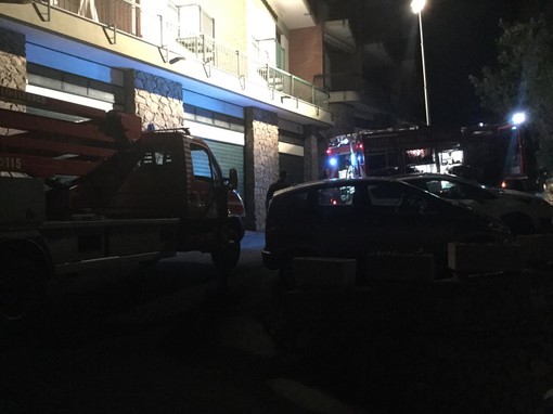 Spotorno, incendio in via Acqua Novella: in arrivo l'ordinanza di inagibilità del sindaco Fiorini (VIDEO e FOTO)