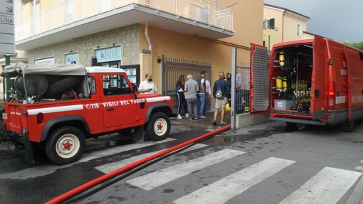 Loano: fumo da un garage, intervento dei vigili del fuoco