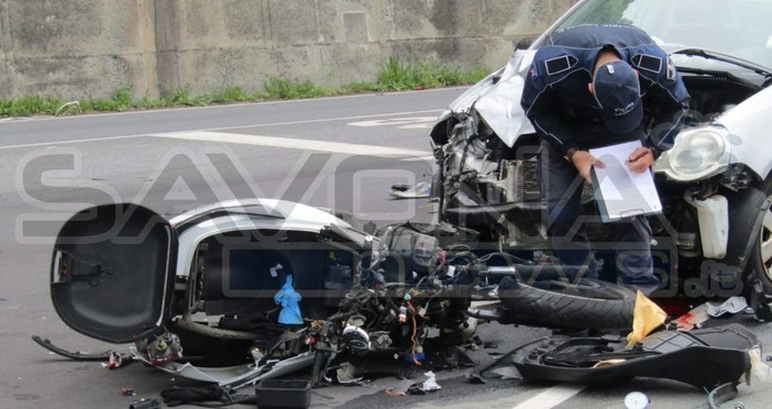 Savona, frontale auto-scooter in lungomare Matteotti: il centauro non ce l’ha fatta