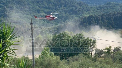 Incendio ad Arnasco, intervengono i Vigili del fuoco