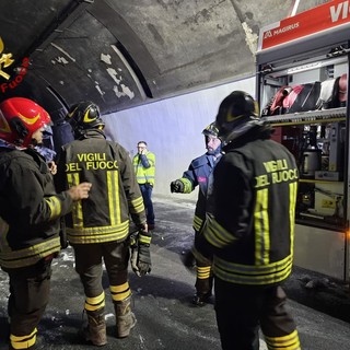 Incidente mortale sulla A10 tra San Bartolomeo e Imperia: dimessi 12 dei 13 intossicati, indagini in corso