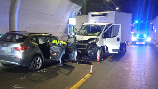 A10, scontro frontale tra San Bartolomeo al Mare e Andora: tre feriti, traffico in tilt in entrambe le direzioni