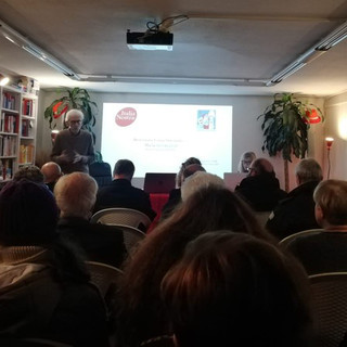 Un momento dell'incontro tenutosi ieri presso la libreria Ubik