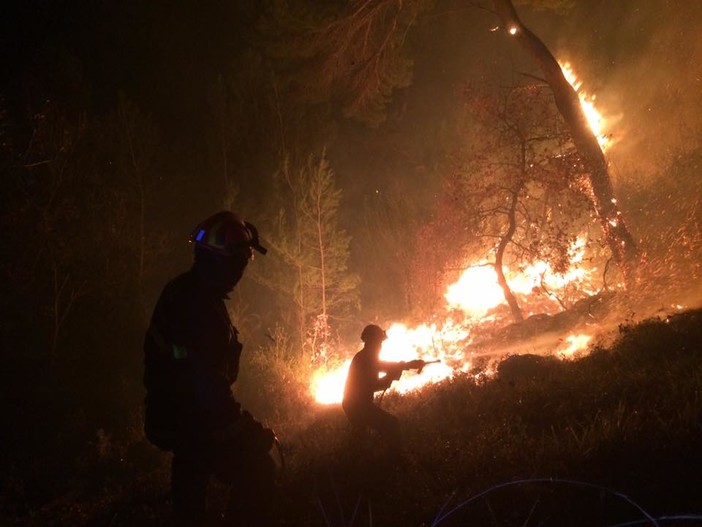 Liguria in fiamme, la Regione dichiara lo stato di grave pericolosità