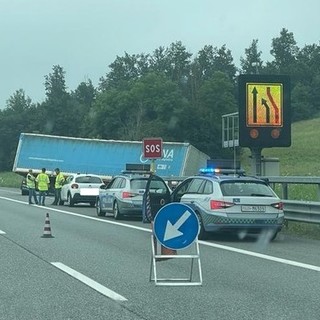 Mezzo pesante fuori strada sull’A6 all’altezza di Ceva, mobilitata la Polizia Stradale