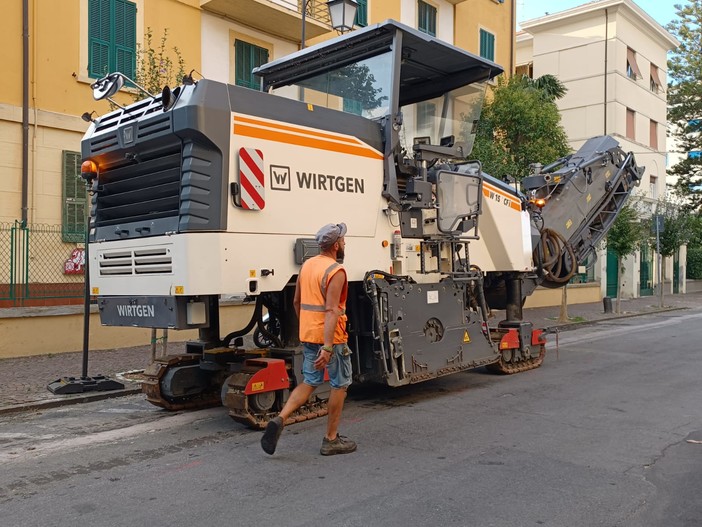 Ripristino asfalti ad Albenga: lavori in corso (FOTO)